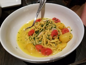 Spaghetti with tomatoes and clams